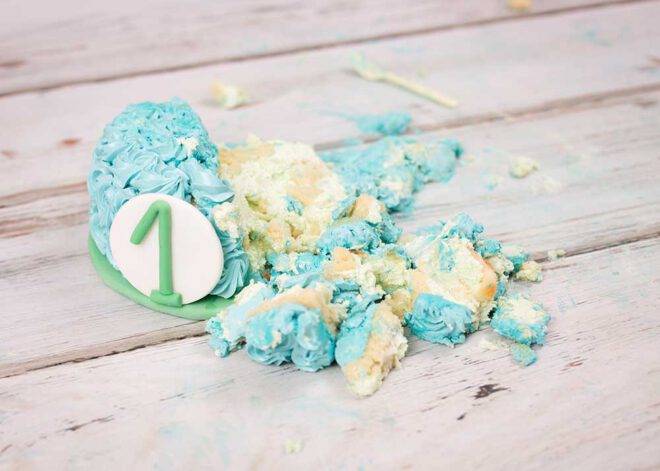 Cake Smash Shooting: Torte nach dem Shooting
